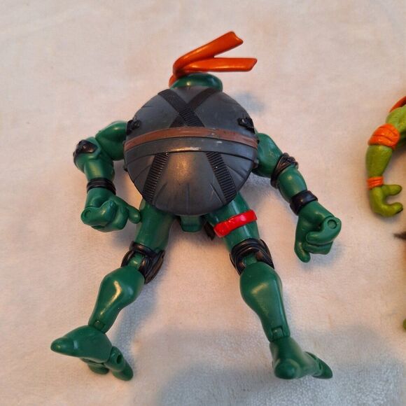 Lot of 2‎ Michelangelo TMNT Figures 2005 Monster Trappers & 2023 Movie Star - Picture 6 of 12